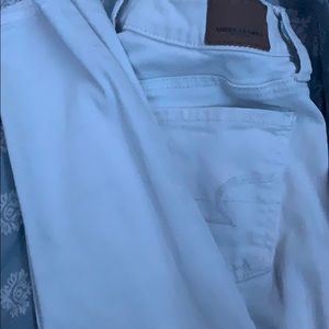 White American Eagle Skinny Jeans